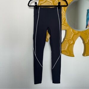 Fabletics Motion 365 piped leggings (size extra small)